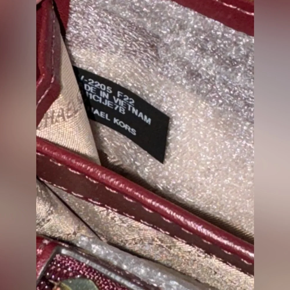 NWOT- Michael Kors Women's Center Stripe Large Continental Wristlet! - Picture 11 of 13